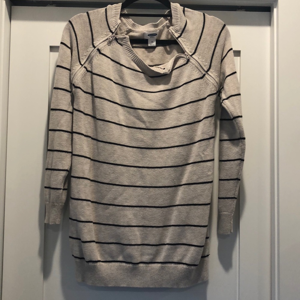 Old navy maternity & nursing sweater